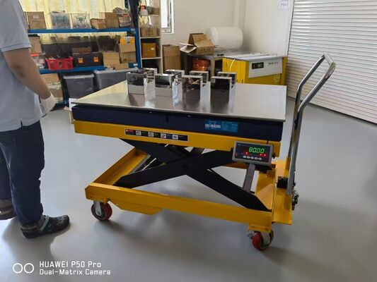 Thang nâng thủy lực có cân 2000kg với bàn nâng 1500 x 1200mm cho bàn nâng công nghiệp